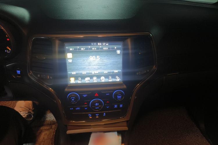 Used Jeep Grand Cherokee 2014 3.6L Elite Navigation Edition Audio And AC Panel