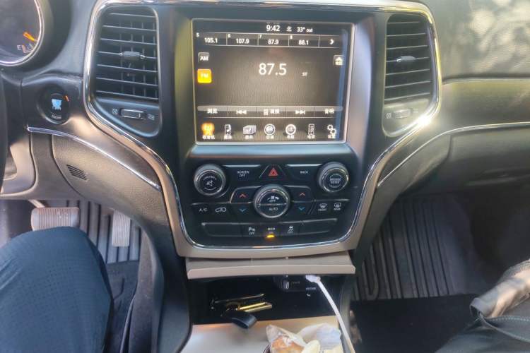 Used Jeep Grand Cherokee 2014 3.0L Comfort Navigation Edition Audio And AC Panel