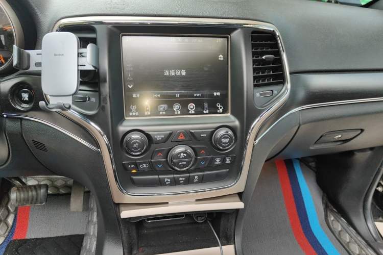Used Jeep Grand Cherokee 2014 3.6L Elite Navigation Edition Audio And AC Panel