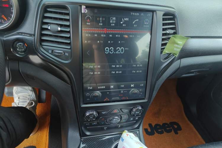 Used Jeep Grand Cherokee 2014 3.6L Comfort Navigation Edition Audio And AC Panel