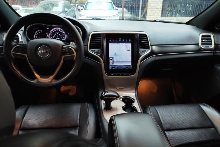 Used Jeep Grand Cherokee 2014 3.6L Elite Navigation Edition Center Console
