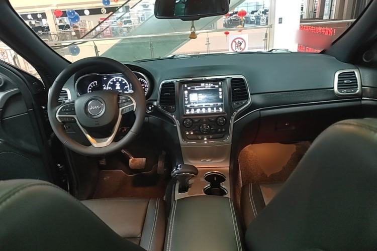 Used Jeep Grand Cherokee 2014 3.0L Comfort Navigation Edition Center Console
