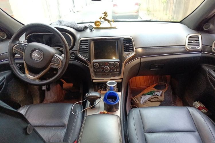 Used Jeep Grand Cherokee  Center Console