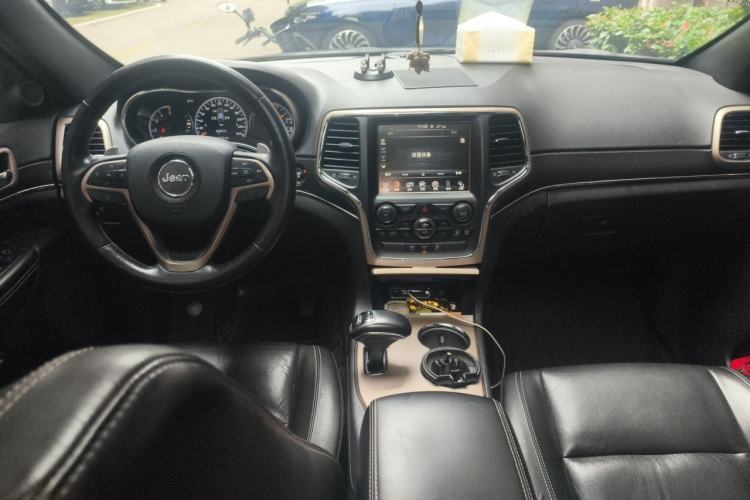 Used Jeep Grand Cherokee 2014 3.0TD Diesel Comfort Navigation Version Center Console