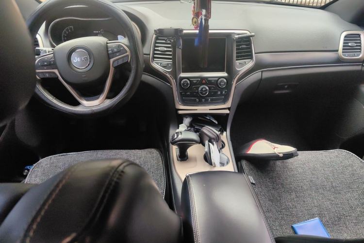 Used Jeep Grand Cherokee 2014 3.0L Comfort Navigation Edition Center Console