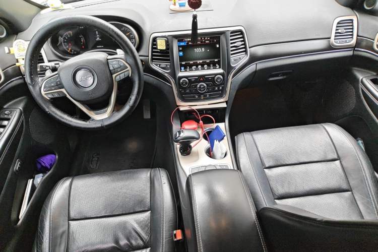 Used Jeep Grand Cherokee 2014 3.6L Elite Navigation Edition Center Console