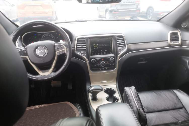 Used Jeep Grand Cherokee 2014 3.6L Elite Navigation Edition Center Console