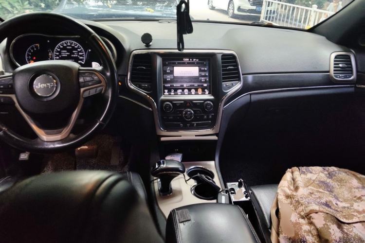 Used Jeep Grand Cherokee 2014 3.6L Elite Navigation Edition Center Console