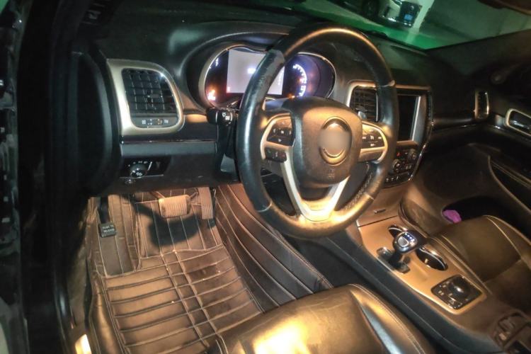 Used Jeep Grand Cherokee 2014 3.0L Comfort Navigation Edition Center Console