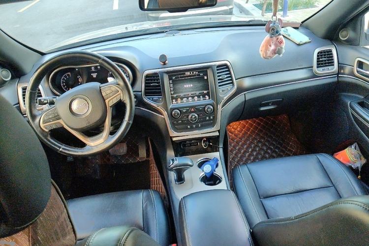 Used Jeep Grand Cherokee 2014 3.0L Comfort Navigation Edition Center Console
