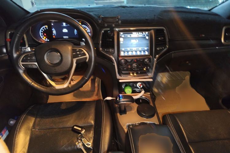 Used Jeep Grand Cherokee 2014 3.6L Elite Navigation Edition Center Console