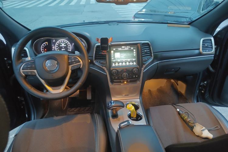 Used Jeep Grand Cherokee 2014 3.6L Elite Navigation Edition Center Console