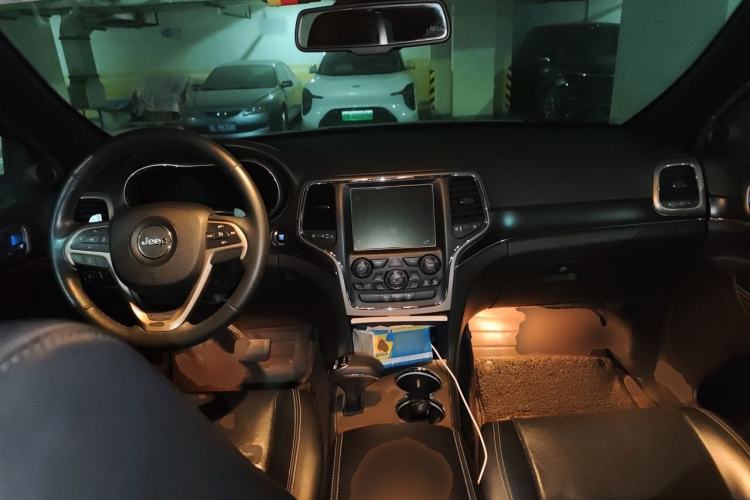 Used Jeep Grand Cherokee 2014 3.6L Elite Navigation Edition Center Console