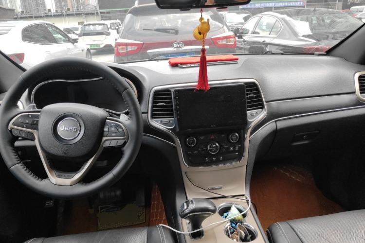 Used Jeep Grand Cherokee 2014 3.6L Elite Navigation Edition Center Console