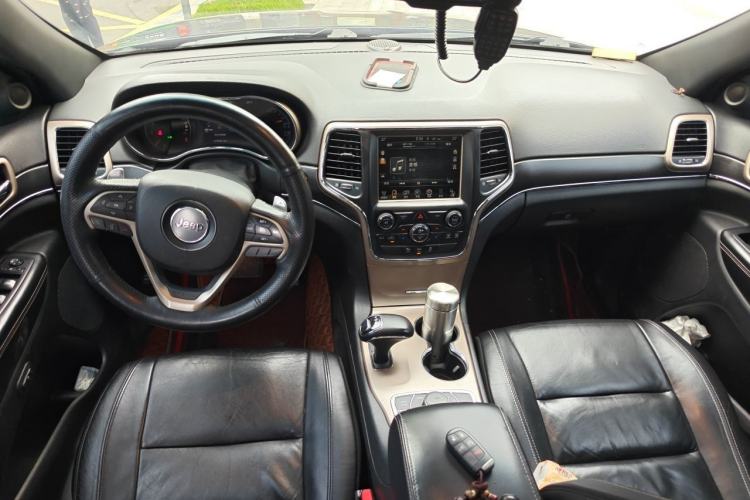 Used Jeep Grand Cherokee 2014 3.0TD Diesel Comfort Navigation Version Center Console