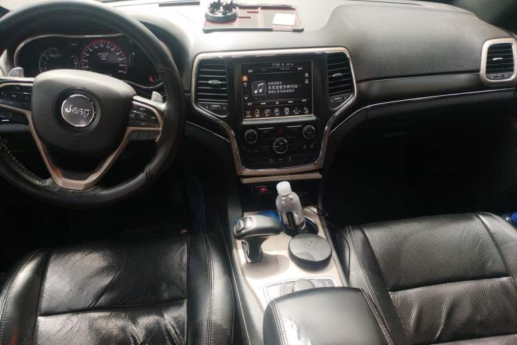 Used Jeep Grand Cherokee 2014 3.6L Elite Navigation Edition Center Console