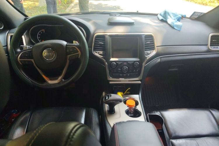 Used Jeep Grand Cherokee 2014 3.0TD Diesel Comfort Navigation Version Center Console