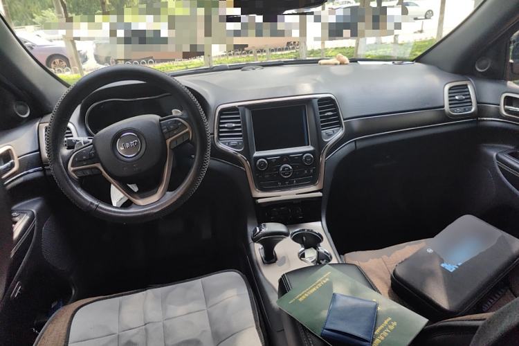 Used Jeep Grand Cherokee 2014 3.6L Elite Navigation Edition Center Console