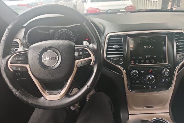 Used Jeep Grand Cherokee 2014 3.0L Comfort Navigation Edition Center Console