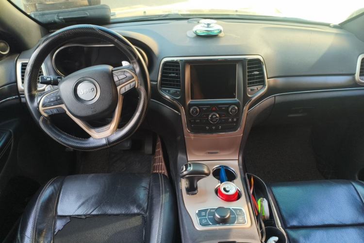 Used Jeep Grand Cherokee 2014 3.6L Elite Navigation Edition Center Console