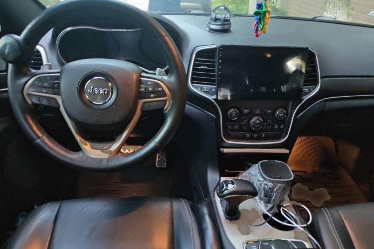 Used Jeep Grand Cherokee 2014 3.0L Comfort Navigation Edition Center Console