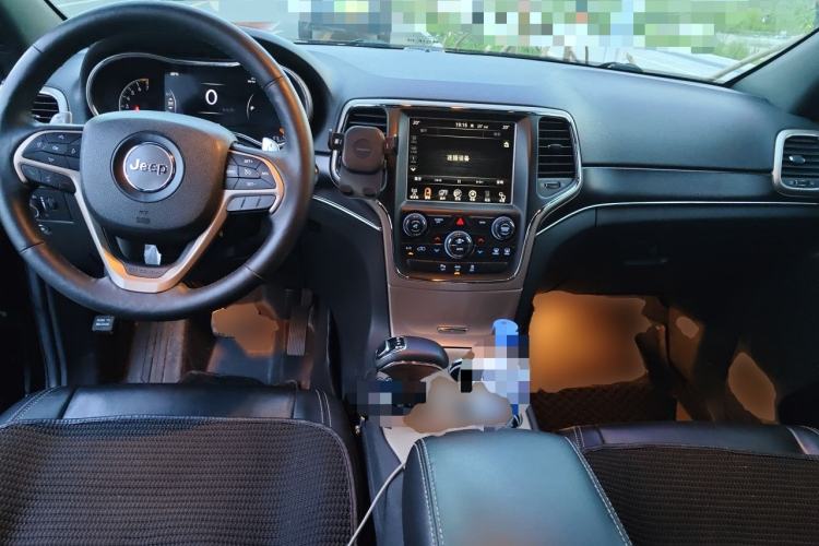 Used Jeep Grand Cherokee 2014 3.0L Comfort Navigation Edition Center Console