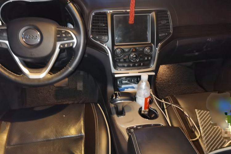 Used Jeep Grand Cherokee 2014 3.6L Elite Navigation Edition Center Console