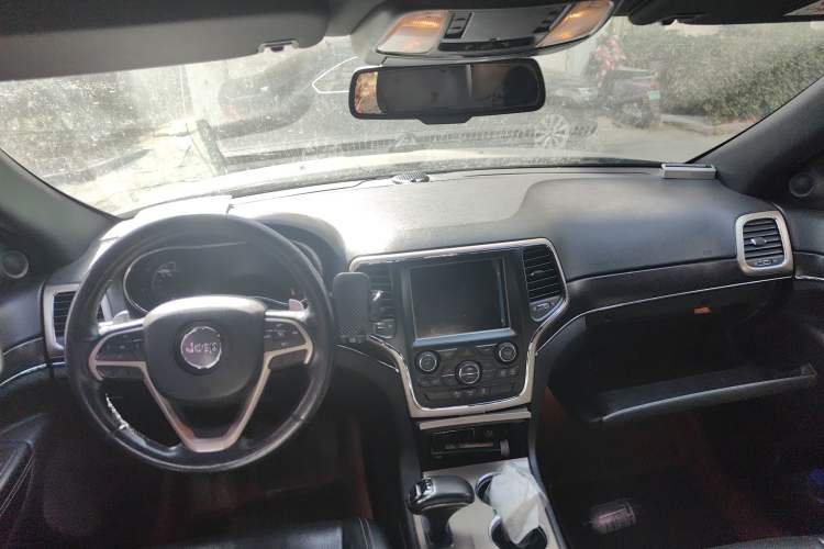 Used Jeep Grand Cherokee 2014 3.6L Elite Navigation Edition Center Console