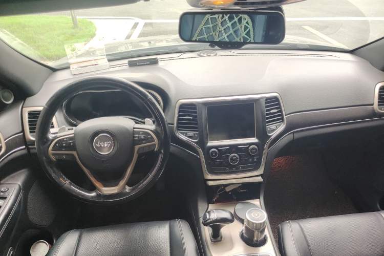 Used Jeep Grand Cherokee 2014 3.6L Elite Navigation Edition Center Console