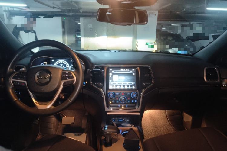 Used Jeep Grand Cherokee 2014 3.0TD Diesel Comfort Navigation Version Center Console