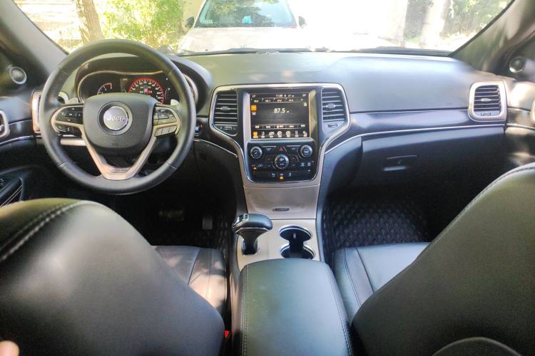 Used Jeep Grand Cherokee 2014 3.0TD Diesel Comfort Navigation Version Center Console