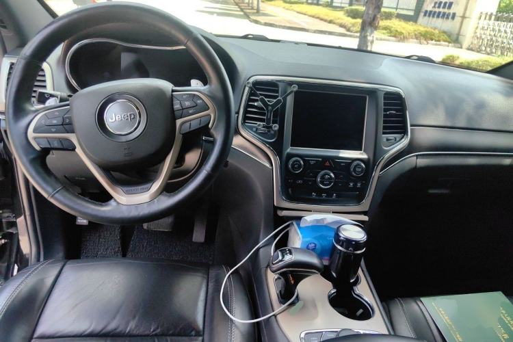 Used Jeep Grand Cherokee 2014 3.0L Comfort Navigation Edition Center Console