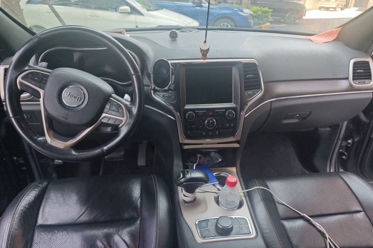 Used Jeep Grand Cherokee 2014 3.6L Elite Navigation Edition Center Console
