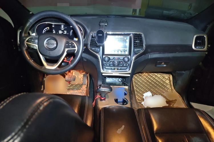 Used Jeep Grand Cherokee 2014 3.0L Comfort Navigation Edition Center Console