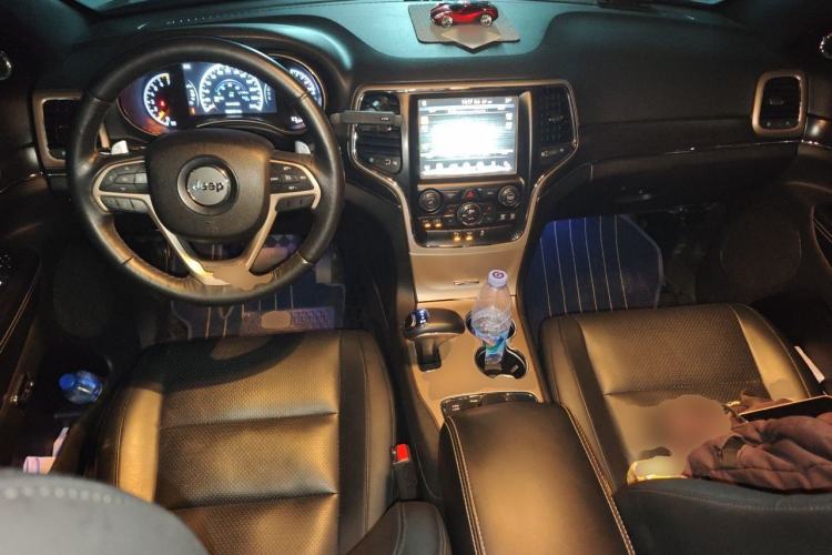 Used Jeep Grand Cherokee 2014 3.0L Comfort Navigation Edition Center Console