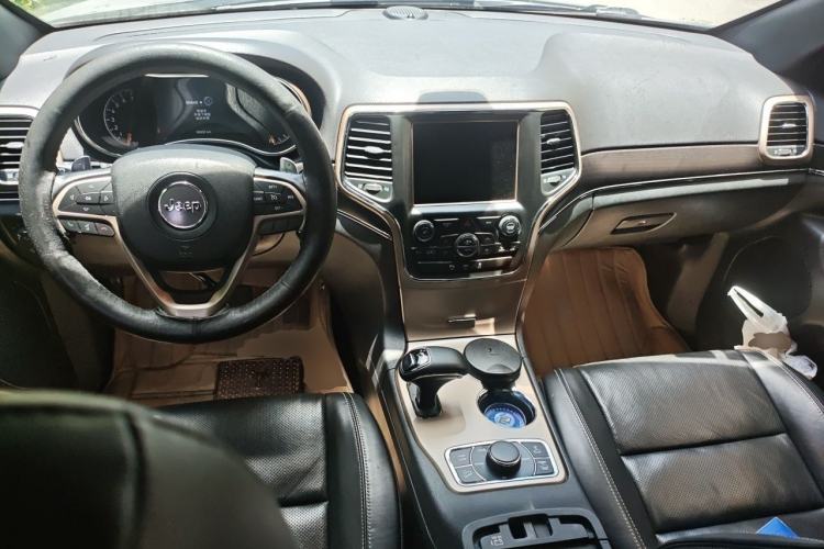 Used Jeep Grand Cherokee 2014 3.6L Elite Navigation Edition Center Console