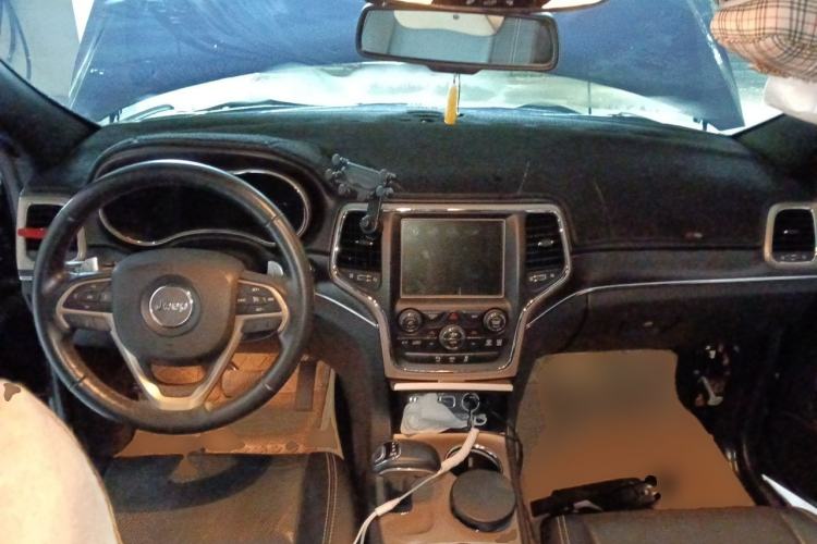 Used Jeep Grand Cherokee 2014 3.6L Elite Navigation Edition Center Console