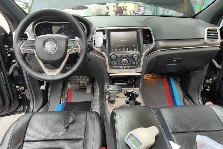 Used Jeep Grand Cherokee 2014 3.6L Elite Navigation Edition Center Console