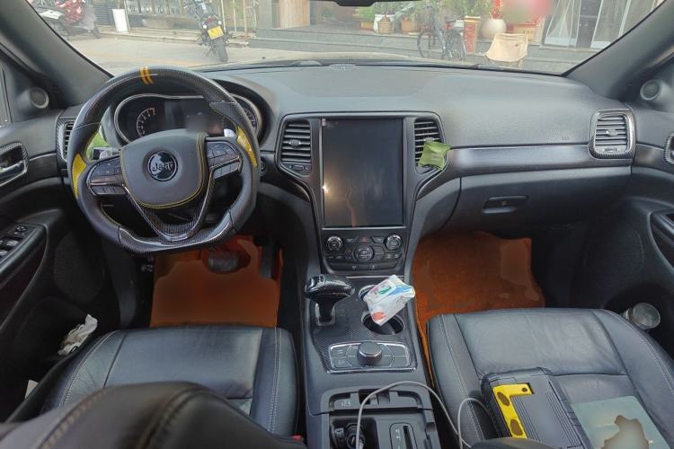 Used Jeep Grand Cherokee 2014 3.6L Comfort Navigation Edition Center Console