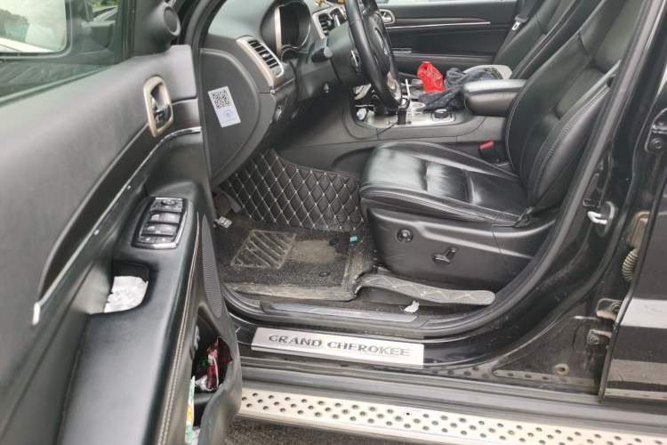 Used Jeep Grand Cherokee 2014 3.0TD Diesel Comfort Navigation Version Driver Seat