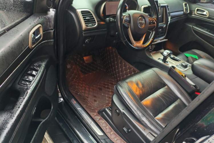 Used Jeep Grand Cherokee 2014 3.0L Comfort Navigation Edition Driver Seat