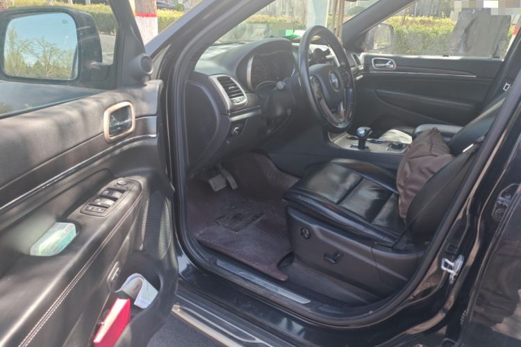 Used Jeep Grand Cherokee 2014 3.6L Elite Navigation Edition Driver Seat