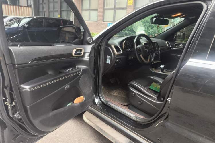 Used Jeep Grand Cherokee 2014 3.0TD Diesel Comfort Navigation Version Driver Seat
