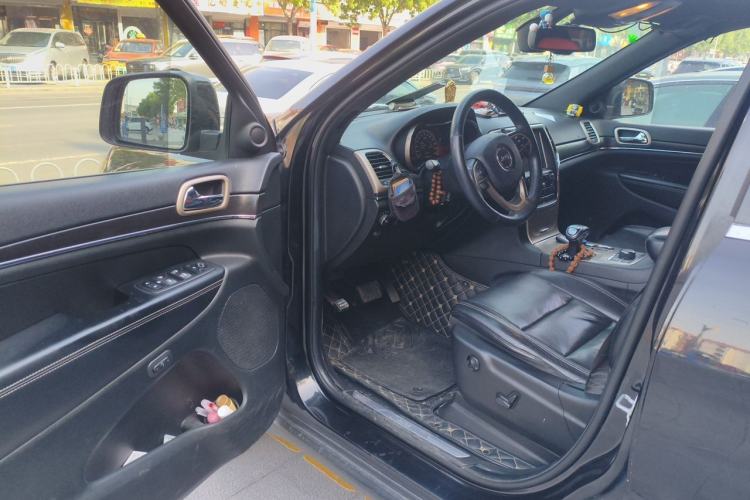 Used Jeep Grand Cherokee 2014 3.6L Elite Navigation Edition Driver Seat