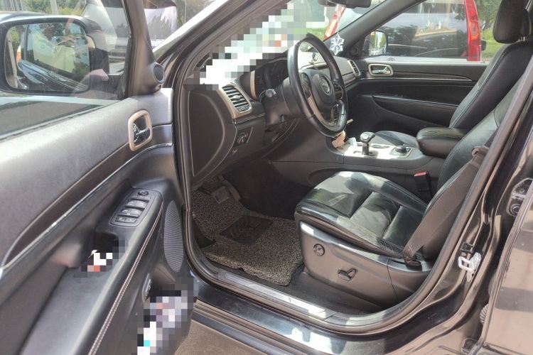 Used Jeep Grand Cherokee 2014 3.0L Comfort Navigation Edition Driver Seat