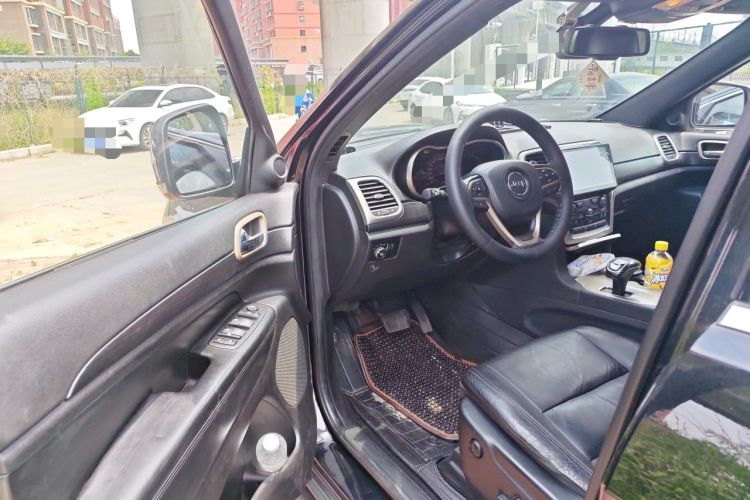 Used Jeep Grand Cherokee 2014 3.6L Comfort Navigation Edition Driver Seat