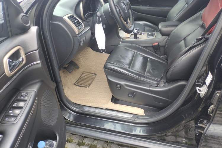 Used Jeep Grand Cherokee 2014 3.6L Elite Navigation Edition Driver Seat