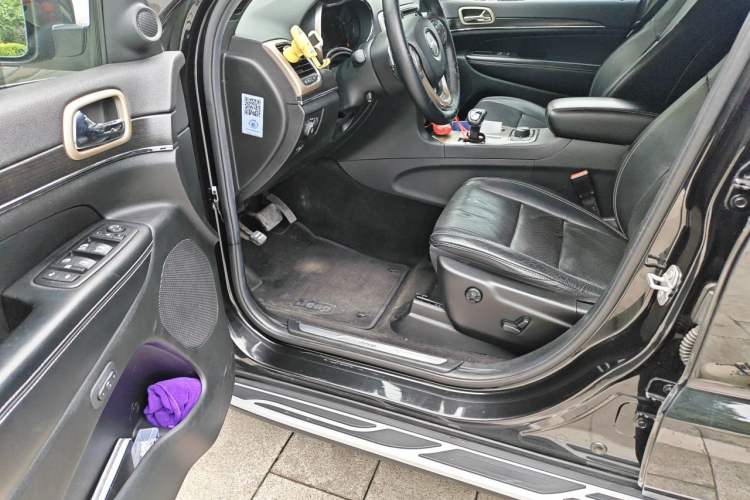 Used Jeep Grand Cherokee 2014 3.6L Elite Navigation Edition Driver Seat