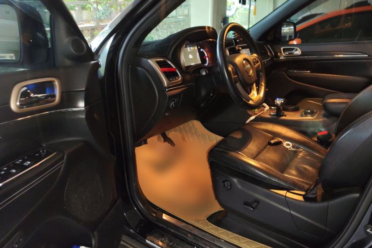 Used Jeep Grand Cherokee 2014 3.6L Elite Navigation Edition Driver Seat