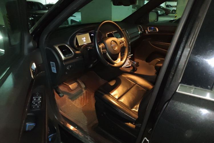 Used Jeep Grand Cherokee 2014 3.6L Elite Navigation Edition Driver Seat